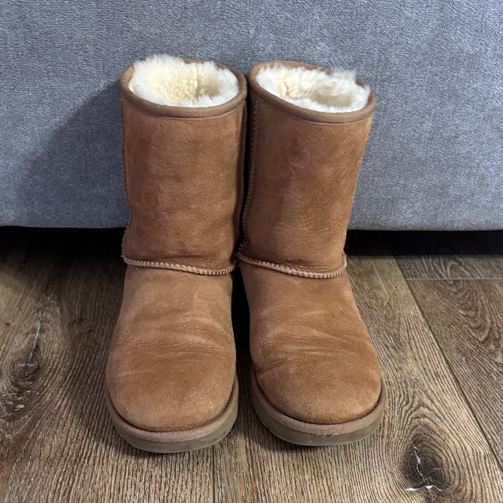 UGG Classic Brown Shearling Boots, Chestnut, Women’s 9